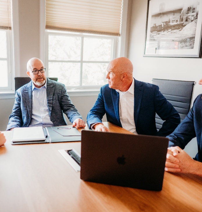 Advisors meeting to develop personalized financial plans